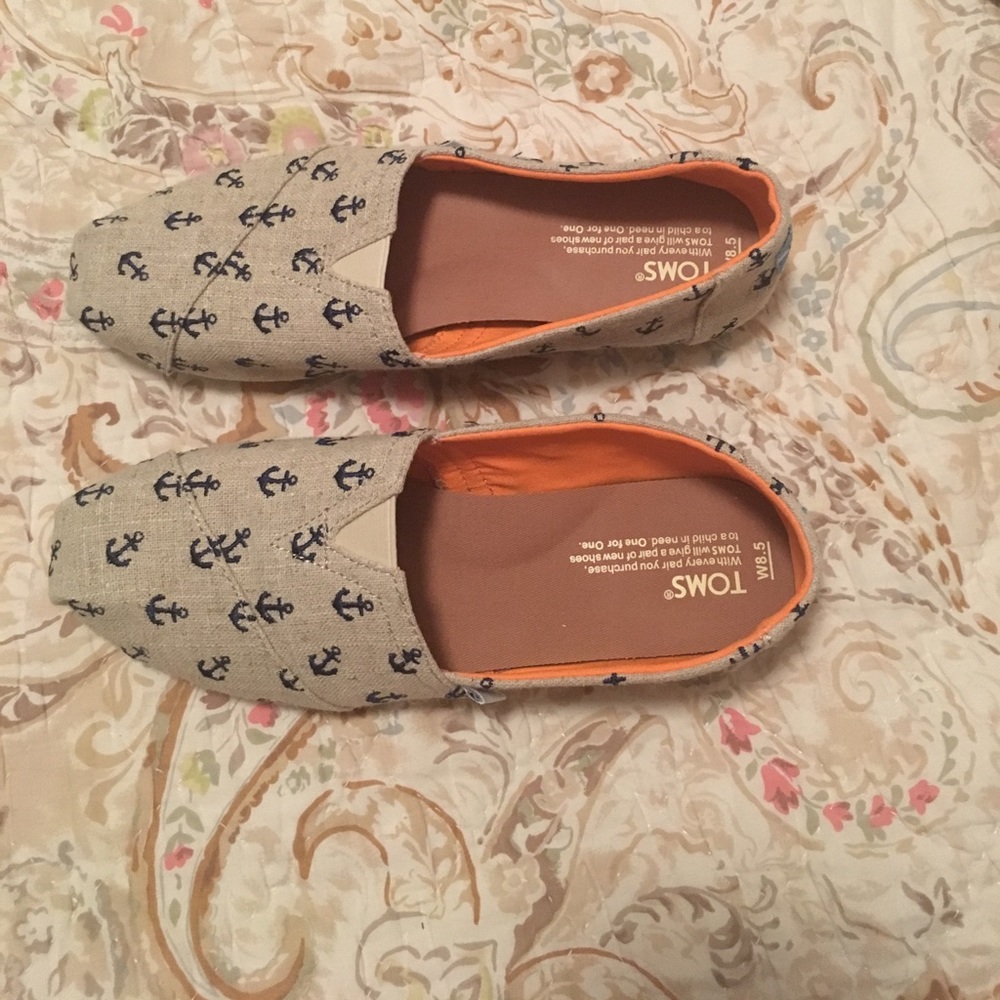 COPY - TOMS Canvas shoes with blue anchors